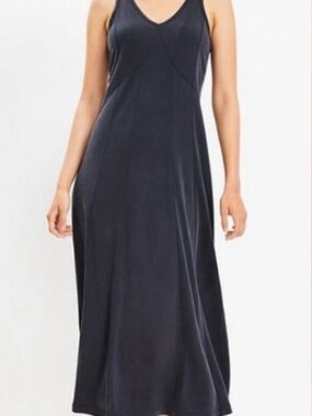 Lou & Grey sandwashed Black V-Neck Maxi Dress